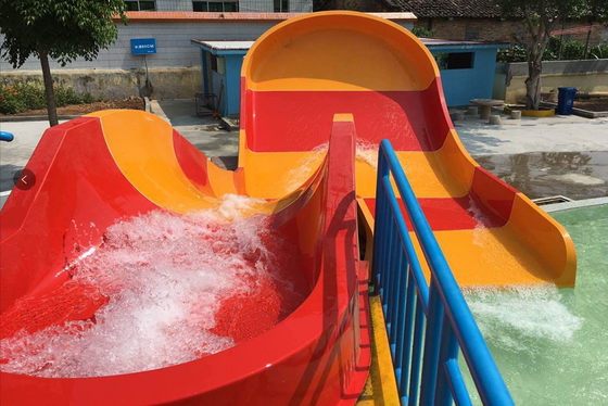 Kinder U-Turn Wasserrutsche mit kompakter Stellfläche und Doppel-Floß für Familienspaß | Feuerverzinkte Stahlkonstruktion
