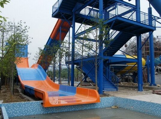 2-Personen-U-Turn-Wasserrutsche mit 13m Wandfahrt Thrill, 480 Fahrer/Stunde Kapazität und 21×58m Kompakt Fußabdruck