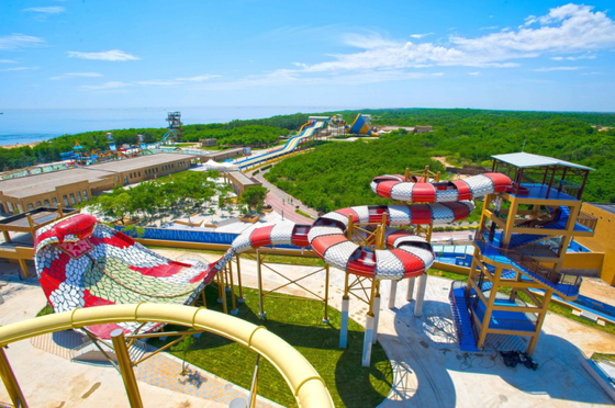 King Cobra Glasfaser-Wasserrutsche mit 16,4 m Plattformhöhe, 480-Personen-Kapazität und Hot-Dip Galvanized Stahlstruktur