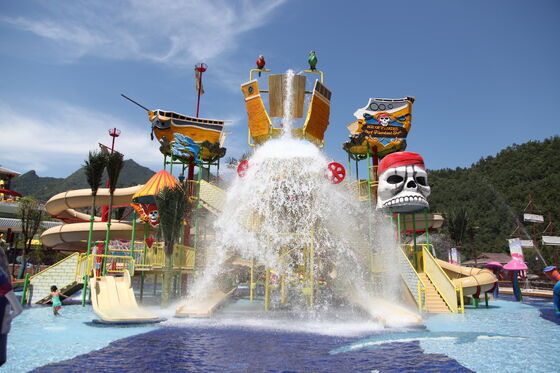 Medium Water Play Structure with Hand-laid Fiberglass Flume and Hot-dip Galvanized Steel Structure for Turnkey Support