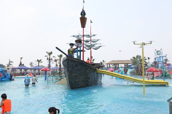 Pirate Ship Water Play with Hand-laid Fiberglass Flume and Hot-dip Galvanized Steel Structure for Turnkey Support
