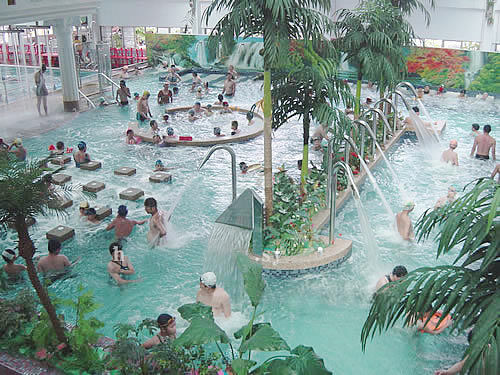 Korrosionsbeständige SPA-Hydrotherapieausrüstung mit feuerverzinkter Stahlkonstruktion und intelligentem Steuerungssystem
