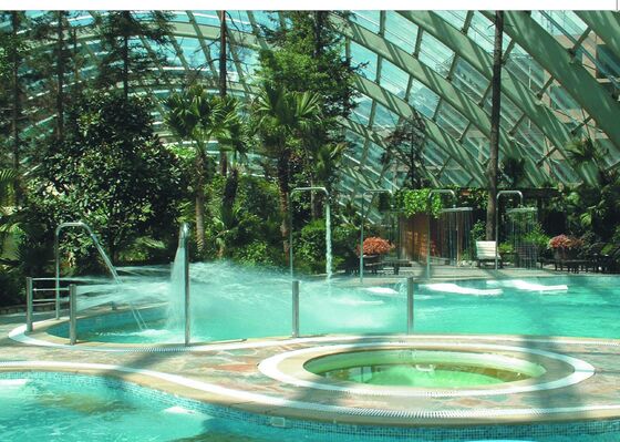 Korrosionsbeständige SPA-Hydrotherapieausrüstung mit feuerverzinkter Stahlkonstruktion und intelligentem Steuerungssystem