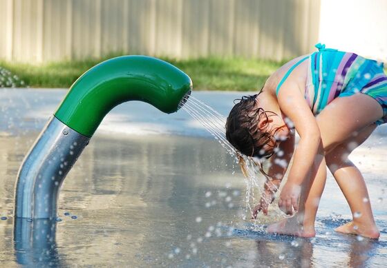 Kinderspielgeräte für Wasserspaß mit feuerverzinkter Stahlkonstruktion, korrosionsbeständiger Glasfaser-Wasserrutsche und Flachwasser-Sicherheitsdesign