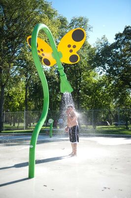 Kinderspielgeräte für Wasserspaß mit feuerverzinkter Stahlkonstruktion, korrosionsbeständiger Glasfaser-Wasserrutsche und Flachwasser-Sicherheitsdesign