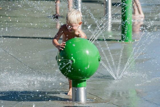 Kinderspielgeräte für Wasserspaß mit feuerverzinkter Stahlkonstruktion, korrosionsbeständiger Glasfaser-Wasserrutsche und Flachwasser-Sicherheitsdesign