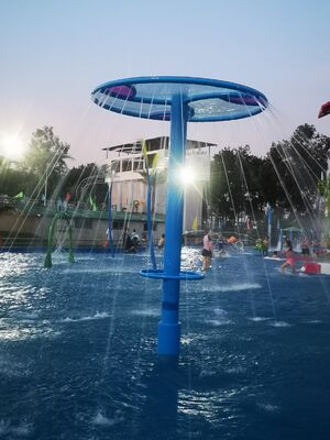 Kinderspielgeräte für Wasserspaß mit feuerverzinkter Stahlkonstruktion, korrosionsbeständiger Glasfaser-Wasserrutsche und Flachwasser-Sicherheitsdesign