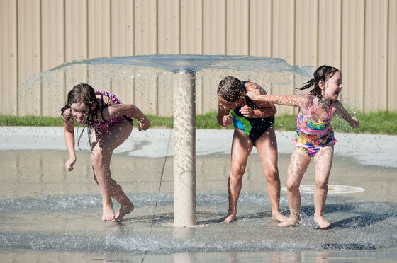 Kinderspielgeräte für Wasserspaß mit feuerverzinkter Stahlkonstruktion, korrosionsbeständiger Glasfaser-Wasserrutsche und Flachwasser-Sicherheitsdesign