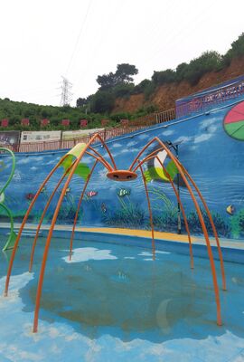 Kinderspielgeräte für Wasserspaß mit feuerverzinkter Stahlkonstruktion, korrosionsbeständiger Glasfaser-Wasserrutsche und Flachwasser-Sicherheitsdesign