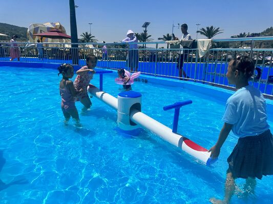 Kinderspielgeräte für Wasserspaß mit feuerverzinkter Stahlkonstruktion, korrosionsbeständiger Glasfaser-Wasserrutsche und Flachwasser-Sicherheitsdesign