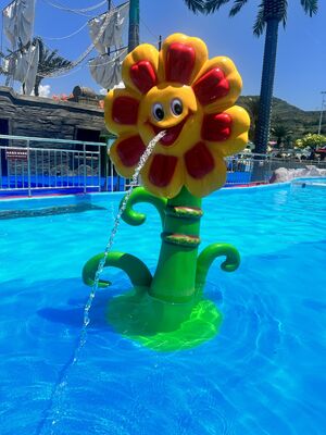 Kinderspielgeräte für Wasserspaß mit feuerverzinkter Stahlkonstruktion, korrosionsbeständiger Glasfaser-Wasserrutsche und Flachwasser-Sicherheitsdesign