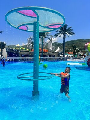 Kinderspielgeräte für Wasserspaß mit feuerverzinkter Stahlkonstruktion, korrosionsbeständiger Glasfaser-Wasserrutsche und Flachwasser-Sicherheitsdesign