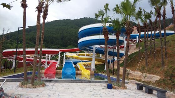 Mehrspurige kundenspezifische Spiralwasserrutsche für Wasserparks - SGS-geprüfter Hersteller