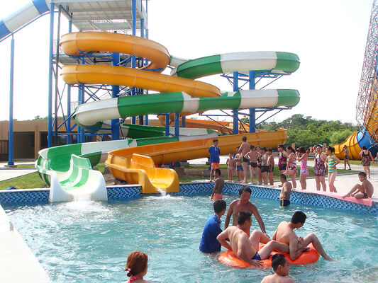 Mehrspurige kundenspezifische Spiralwasserrutsche für Wasserparks - SGS-geprüfter Hersteller