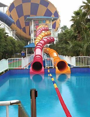 Wasserrutsche mit 9m Plattformhöhe, 2 parallelen Röhren, 50m Länge, geschlossener Röhre aus Fiberglas