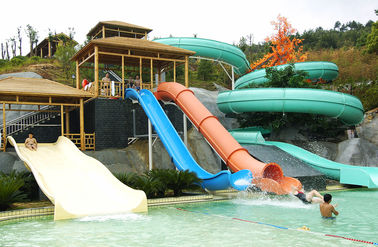 Waterpark-Ausrüstung, Fiberglas offen/nahes gewundenes Dia, kundenspezifische Höhe der Wasserrutsche-11m